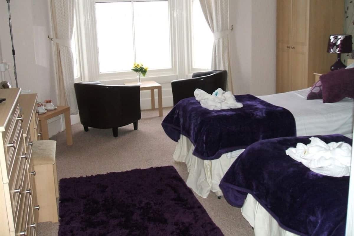 Premier Twin Room, Sea View | Bed sheets