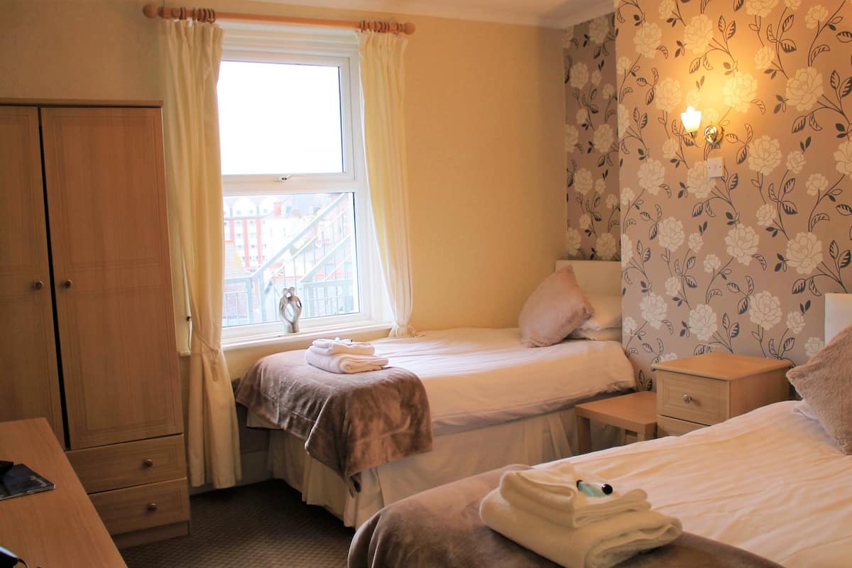 Twin Room | 1 bedroom, bed sheets