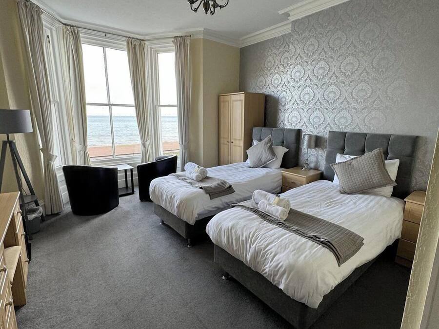 Premier Twin Room, Sea View | Bed sheets