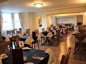 Dinner served - The Winchmore Hotel (Llandudno)
