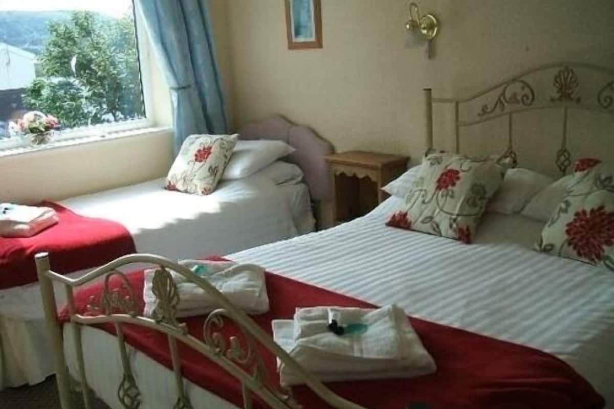 Triple Room, Ensuite (Accessible) | Bed sheets