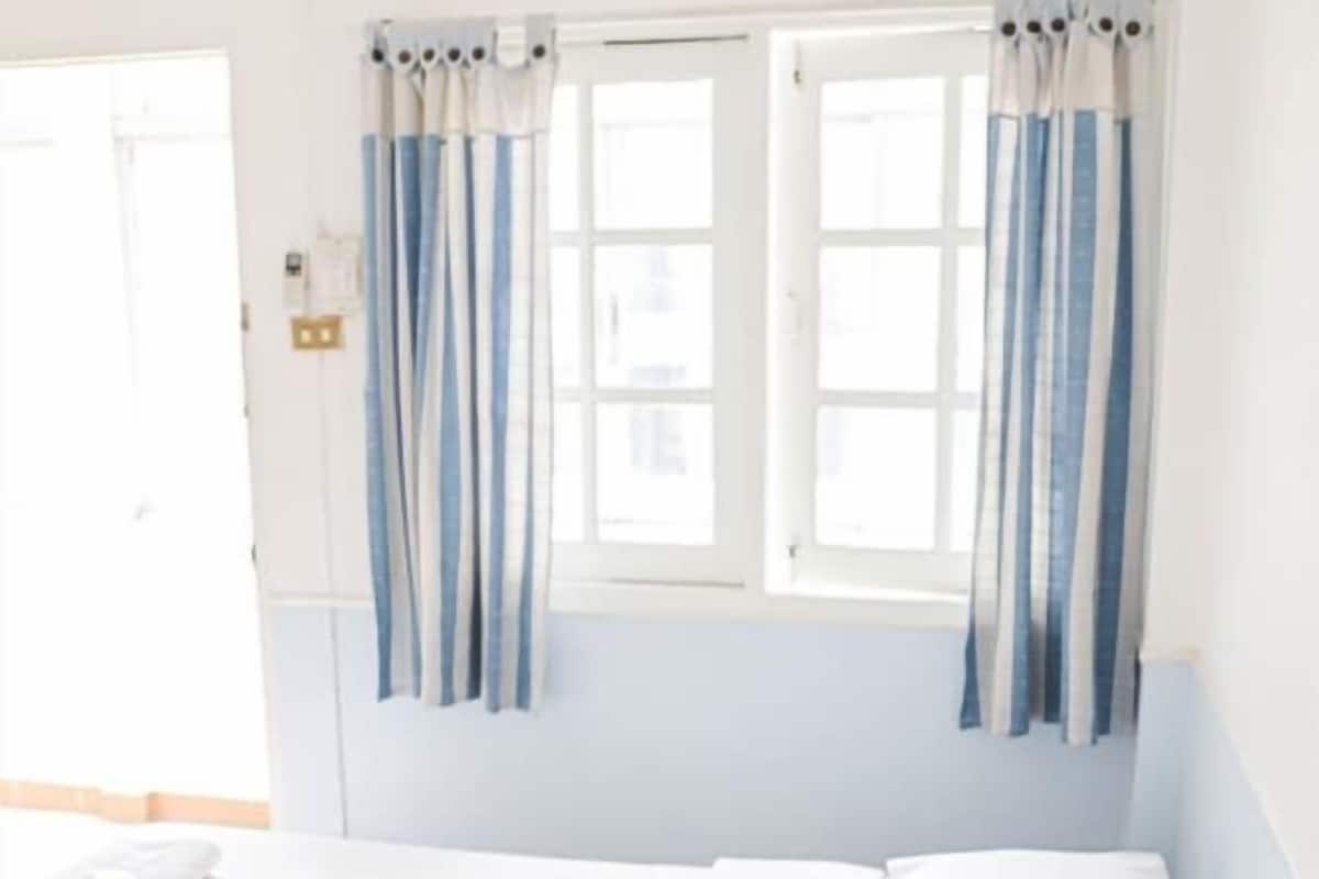WiFi (free), bed sheets