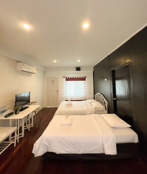 Standard Triple Room, Non Smoking - White Lodge Hotel Bangkok (Bangkok)