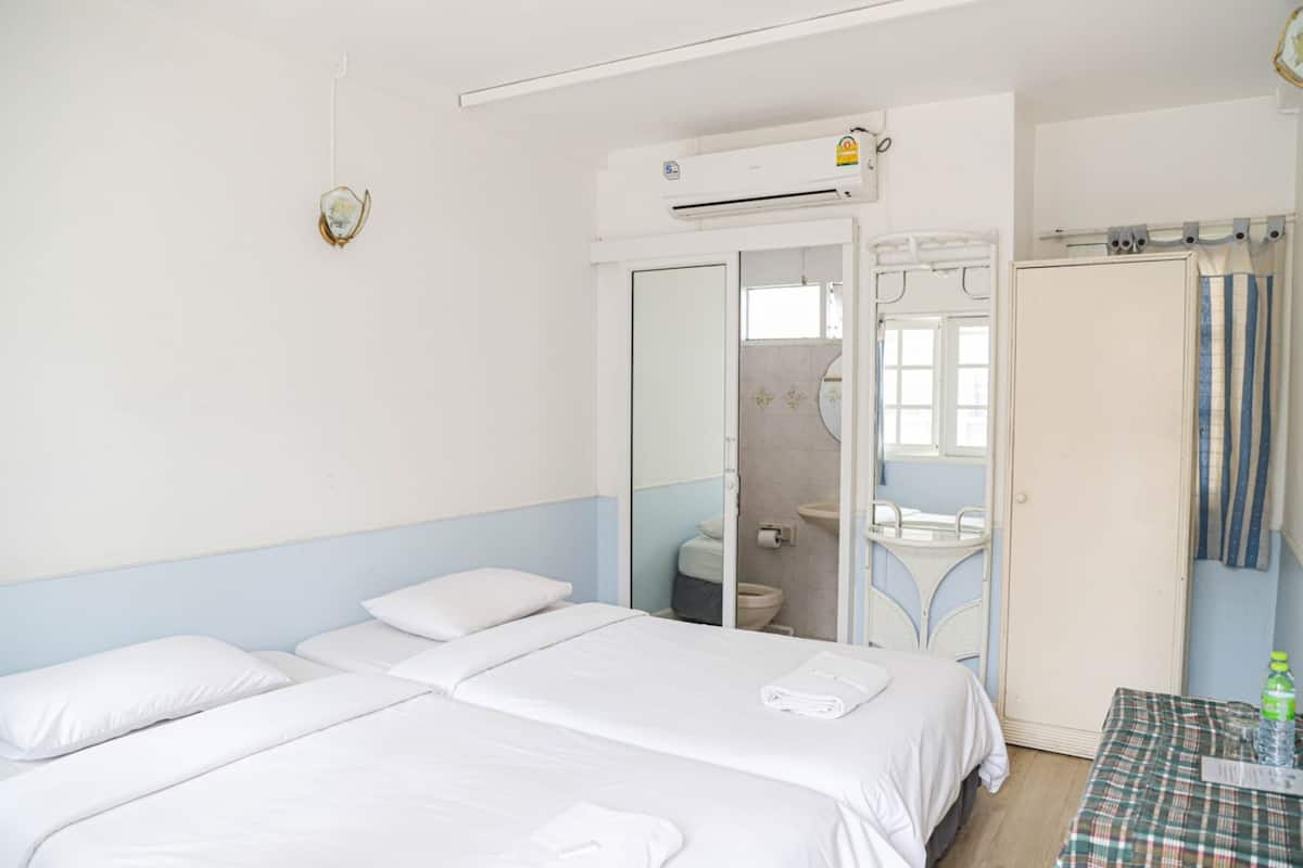 Superior Twin Room, Non Smoking | WiFi (free), bed sheets