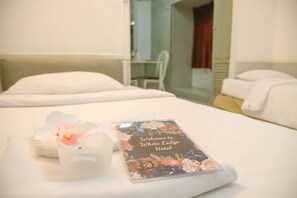 Standard Triple Room, Non Smoking - White Lodge Hotel Bangkok (Bangkok)