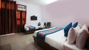 Premium bedding, in-room safe, desk, iron/ironing board