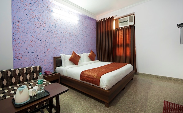 Premium bedding, in-room safe, desk, iron/ironing board