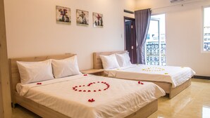 Deluxe Room, Balcony | Minibar, desk, WiFi (free), bed sheets - Maika Hotel (Nha Trang)