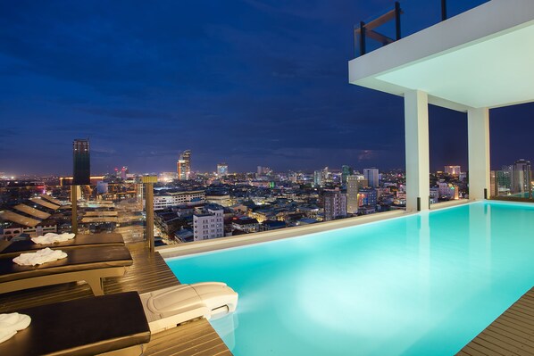 Outdoor pool, open 9 AM to 9 PM, pool loungers - Sim Boutique Hotel (Phnom Penh)