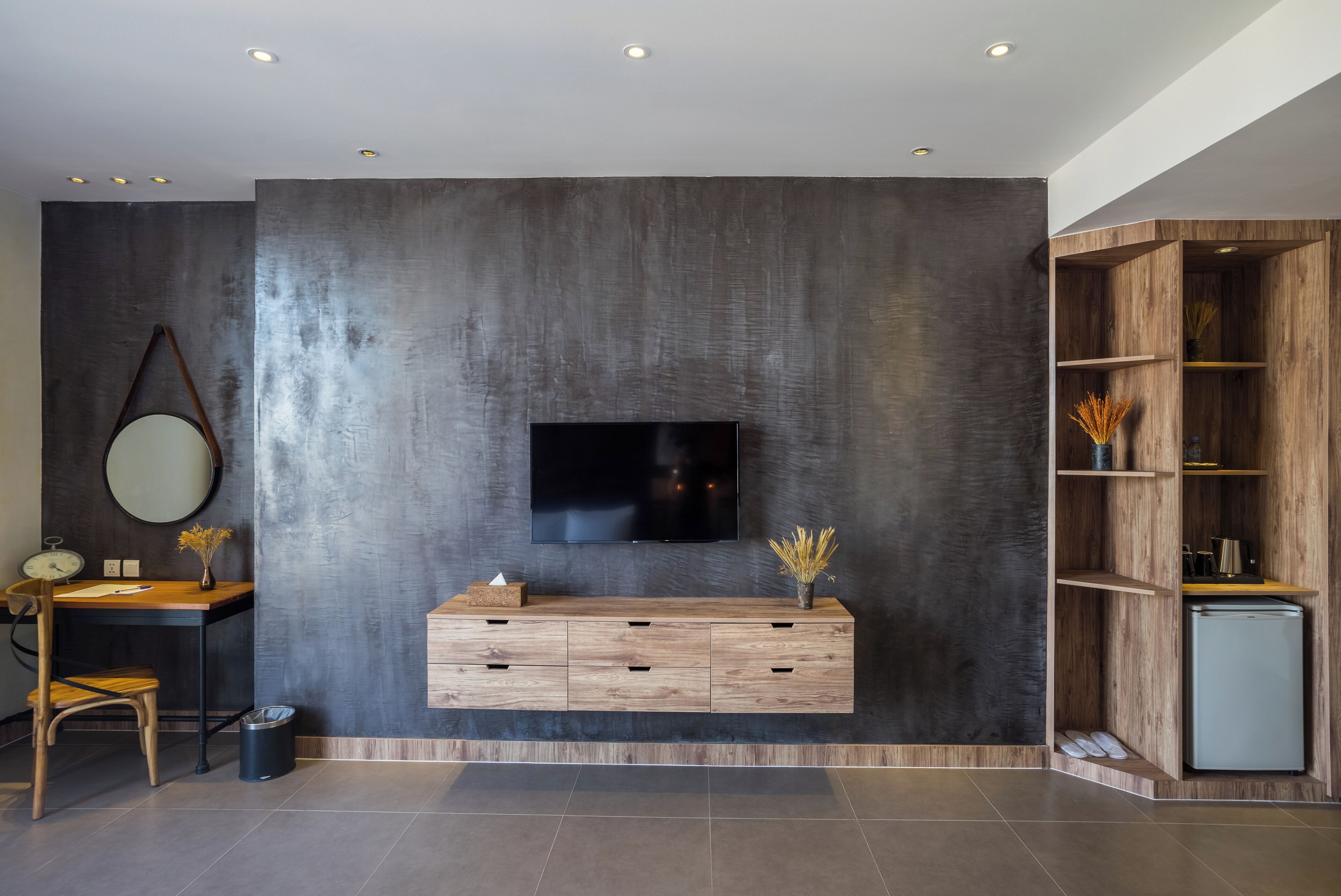 family room | 1 bedroom, minibar, in-room safe, individually furnished