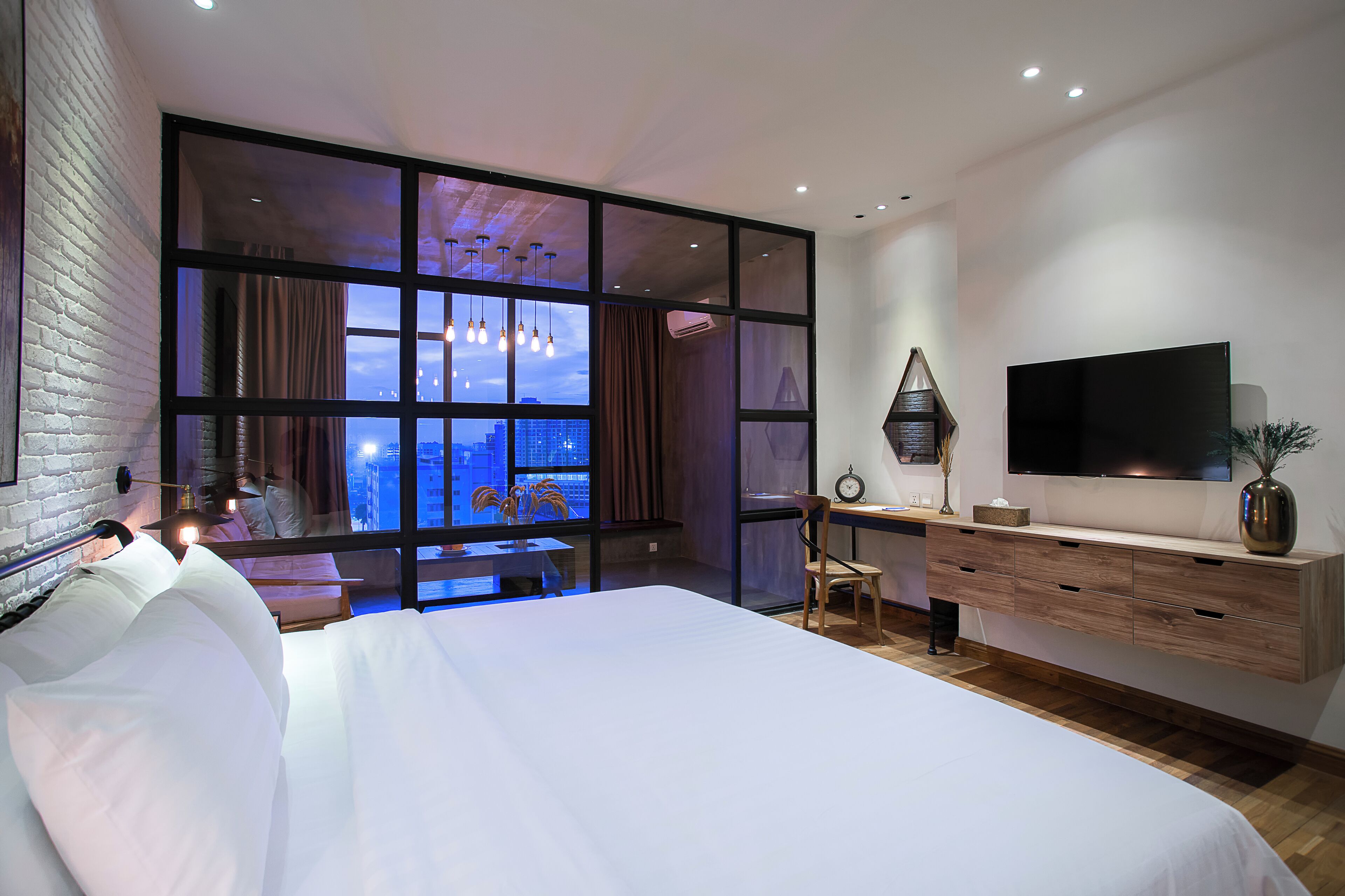Sunset Suite King Bed