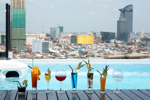 Poolside bar - Sim Boutique Hotel (Phnom Penh)
