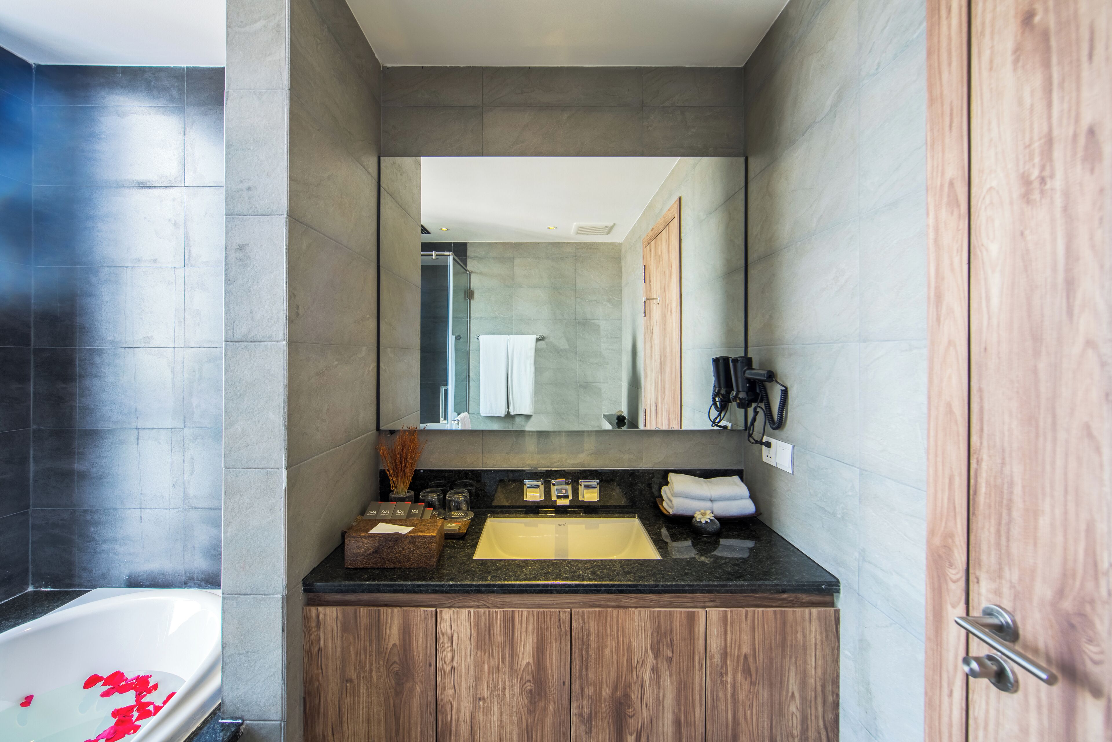 1 bedroom, minibar, in-room safe, individually furnished