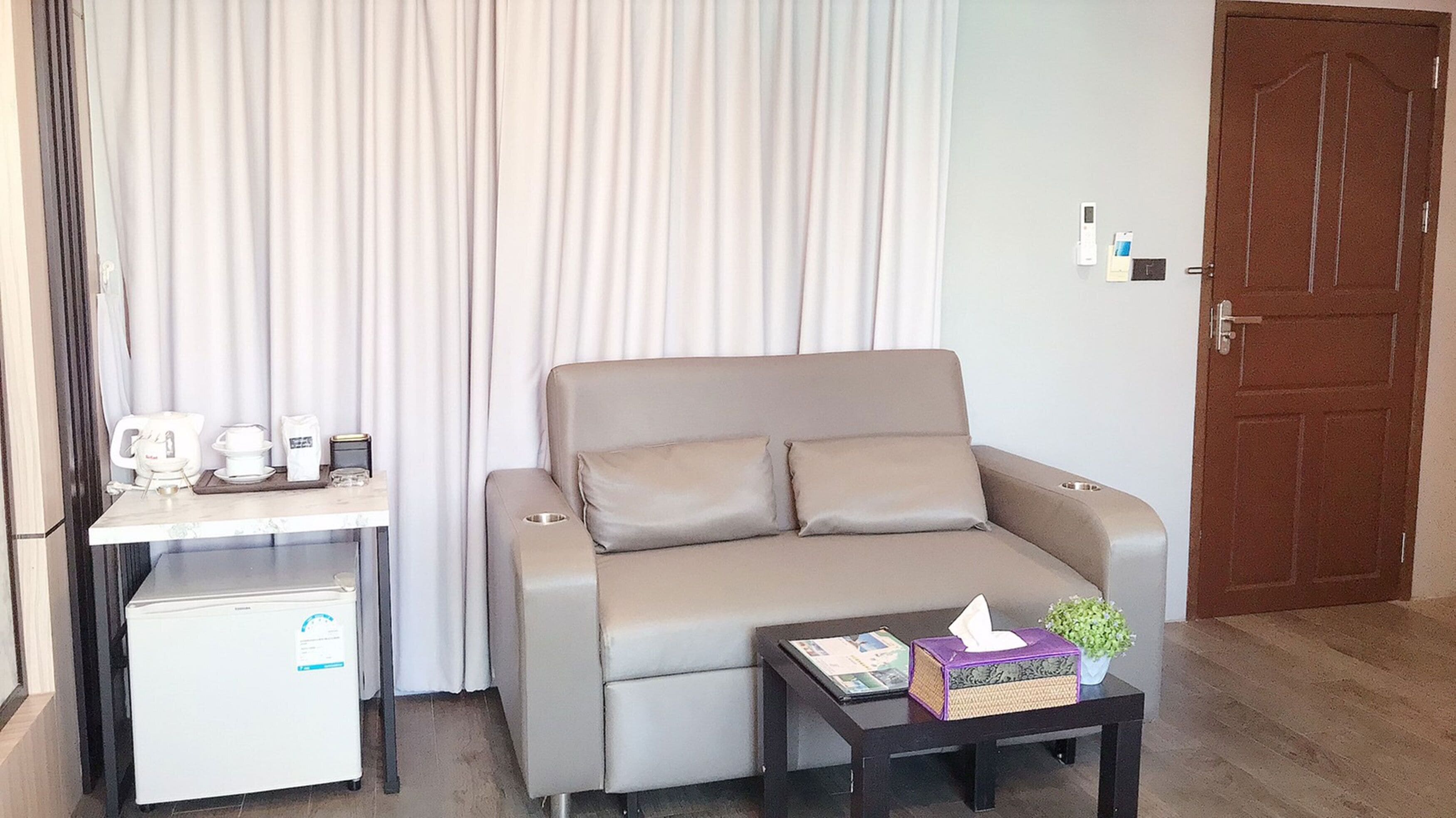 deluxe suite, ocean view (a2) | 1 bedroom, in-room safe, desk, laptop workspace