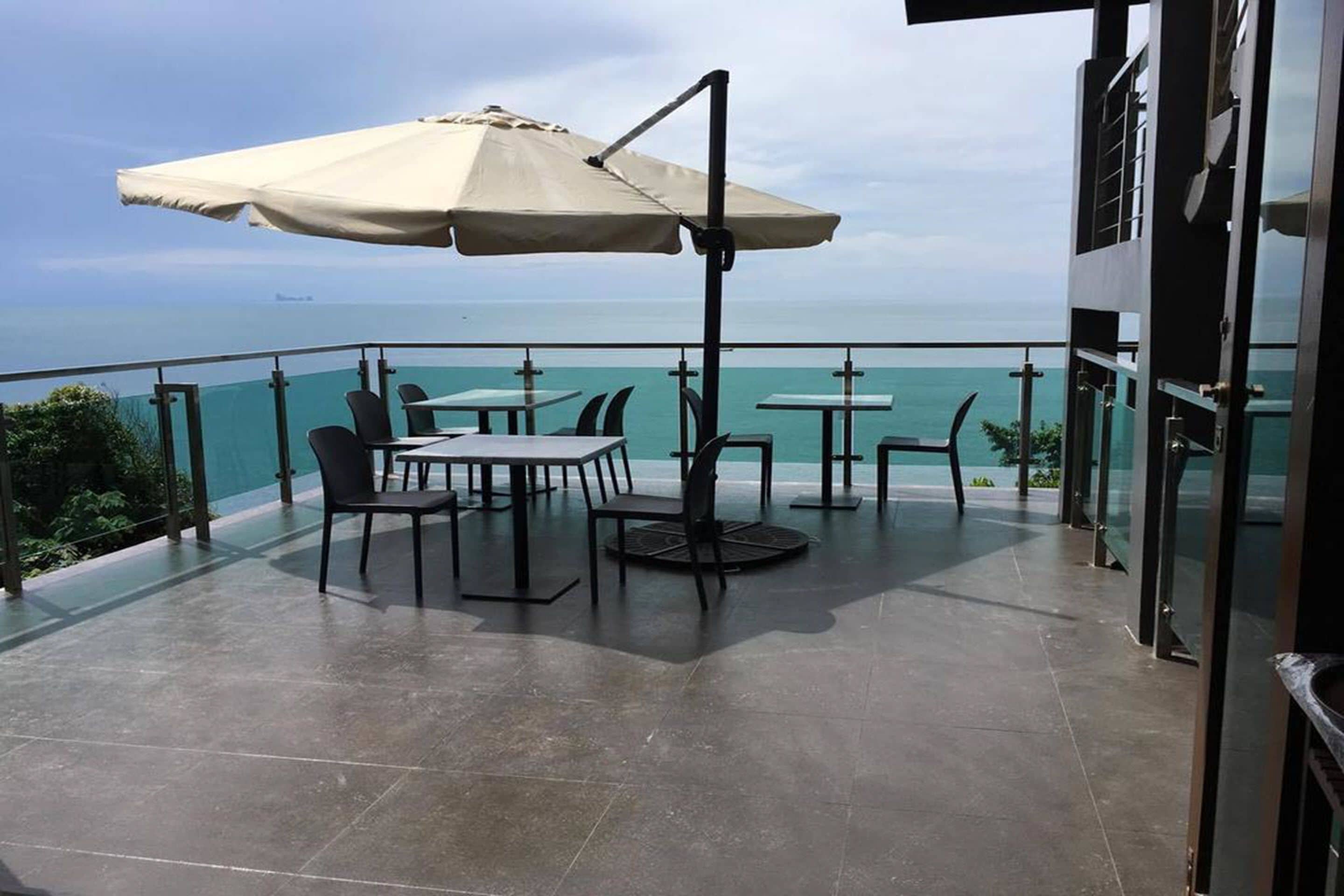 breakfast, lunch, dinner served; local and international cuisine