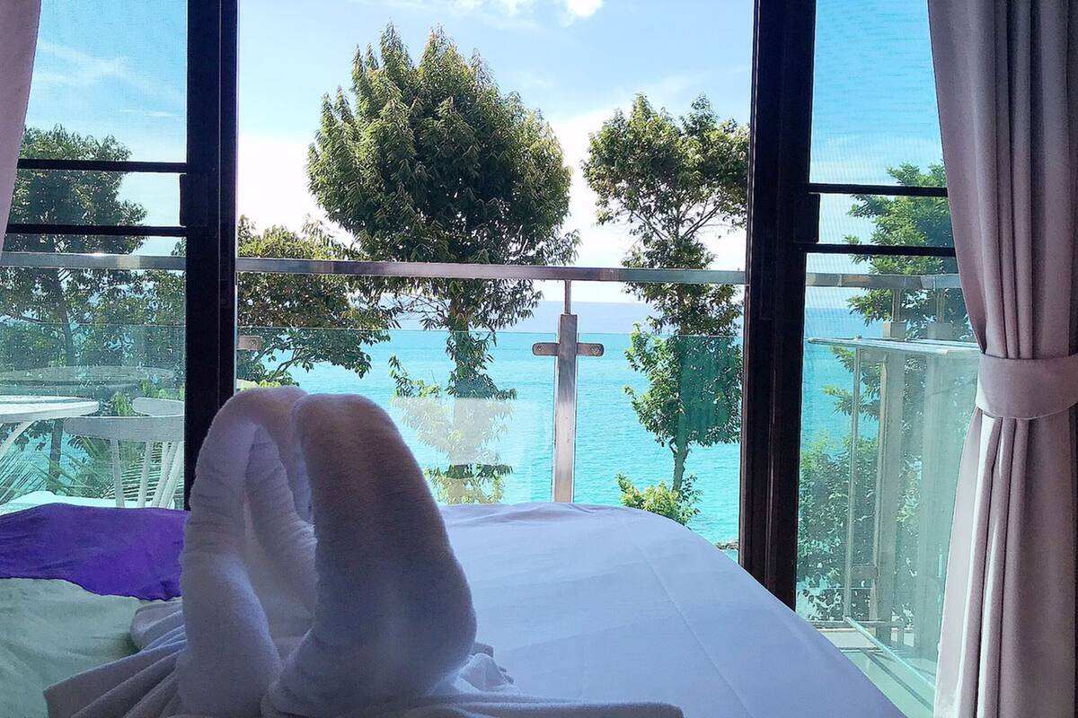 deluxe suite, ocean view (a2) | 1 bedroom, in-room safe, desk, laptop workspace