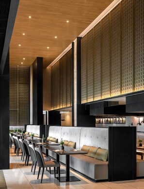3 restaurants; ze serveren er ontbijt, lunch en diner 
