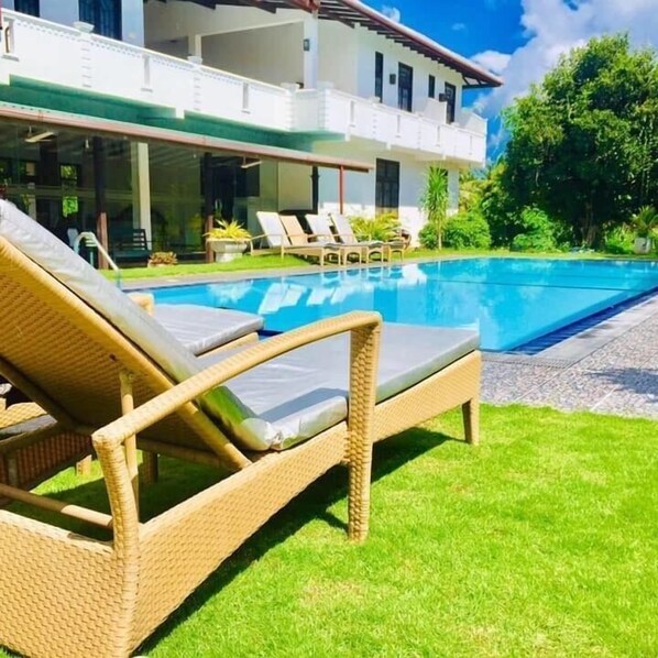 Outdoor pool - Saman Resort (Thissamaharama)