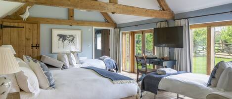 Exclusive Cottage, Private Bathroom (The Cowsheds - Sleeps 17)