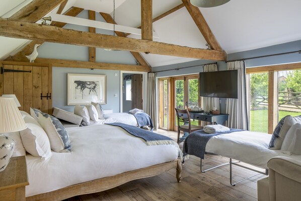 Exclusive Cottage, Private Bathroom (The Cowsheds - Sleeps 17)