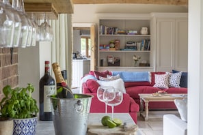 Casa de campo exclusiva, baño privado (The Cowsheds - Sleeps 17) | Lounge