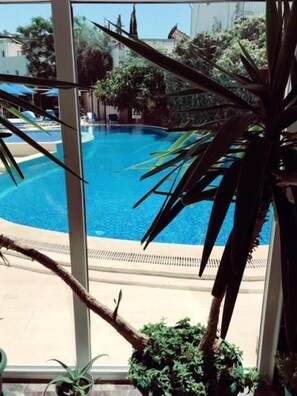 Seasonal outdoor pool, pool umbrellas, sun loungers - Blu Hotel (Bodrum)