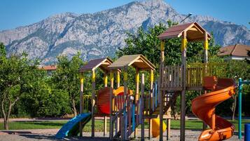 Children’s play area – outdoor