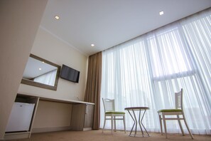 Standard tvåbäddsrum | Vardagsrum | Platt-tv