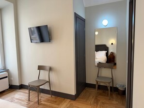 Chambre classique double | Literie de qualité, minibar, coffre-fort, décor unique