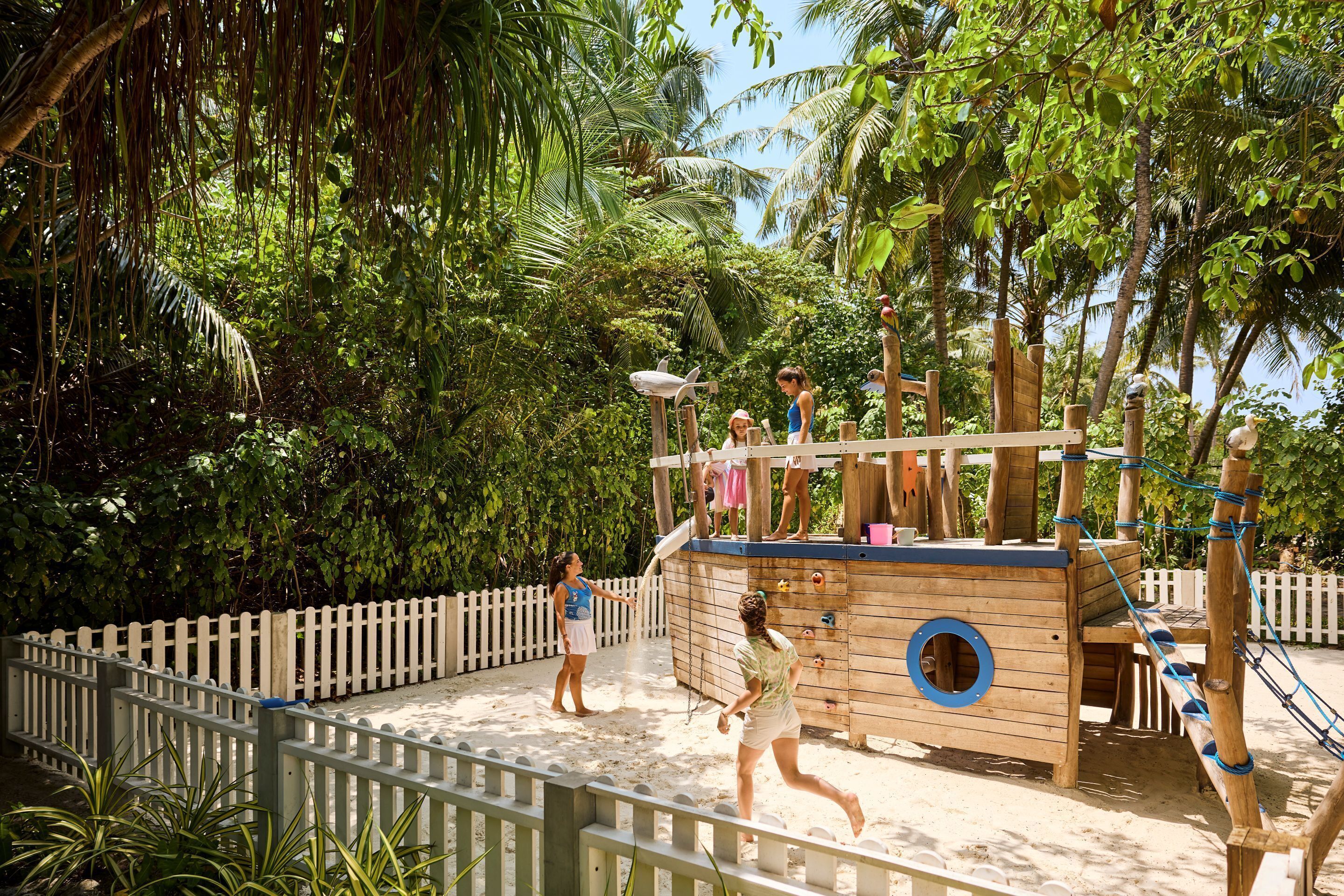 儿童活动区 - 室外