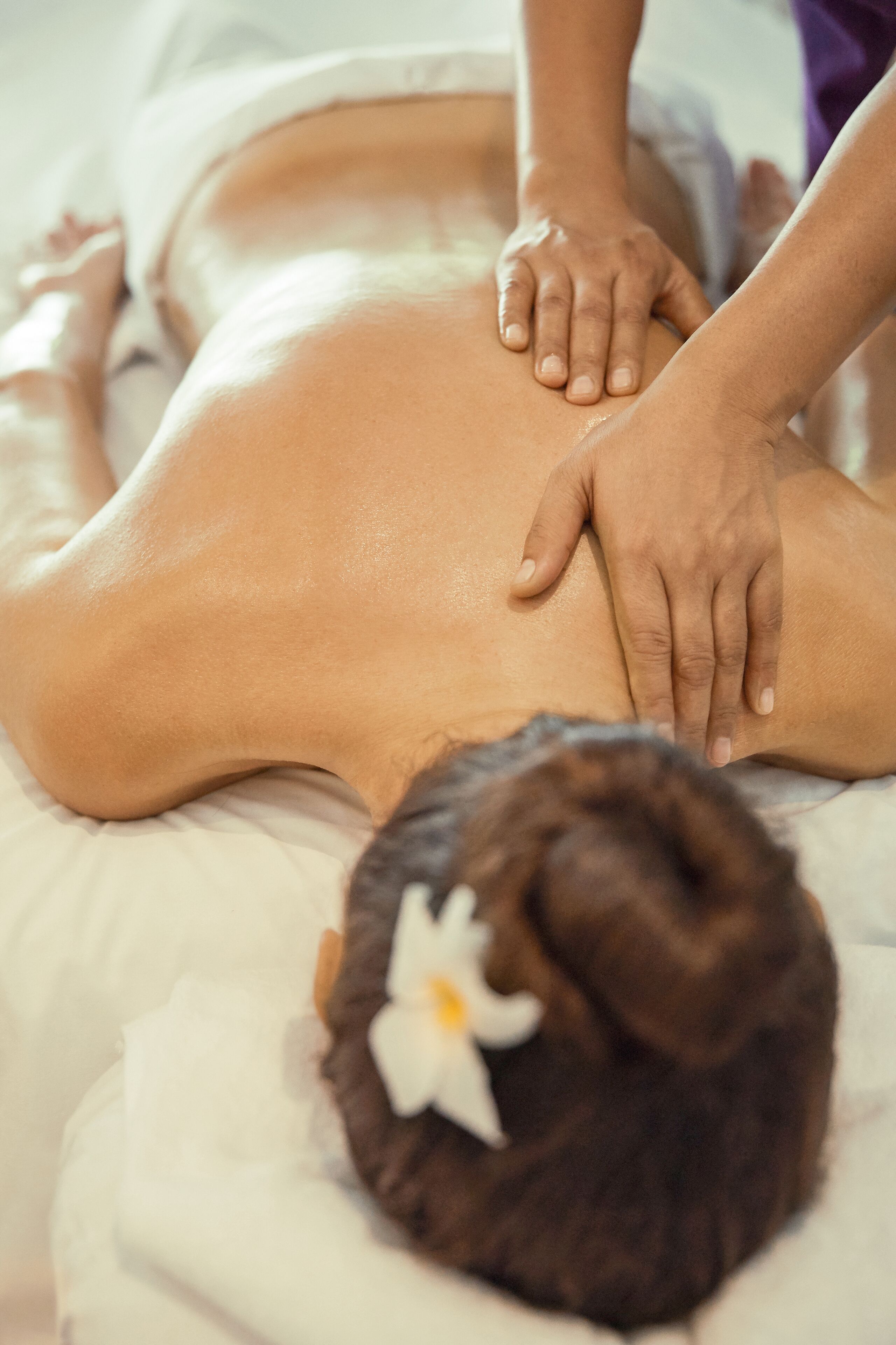 Couples treatment rooms, sauna, body treatments, hot stone massages