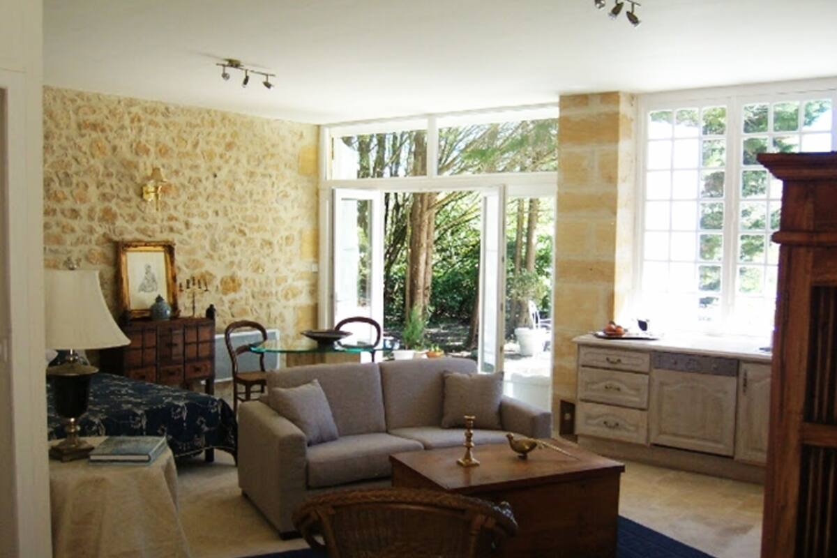 Suite estudio (L´Atelier) | Caja de seguridad en la habitación y decoración personalizada