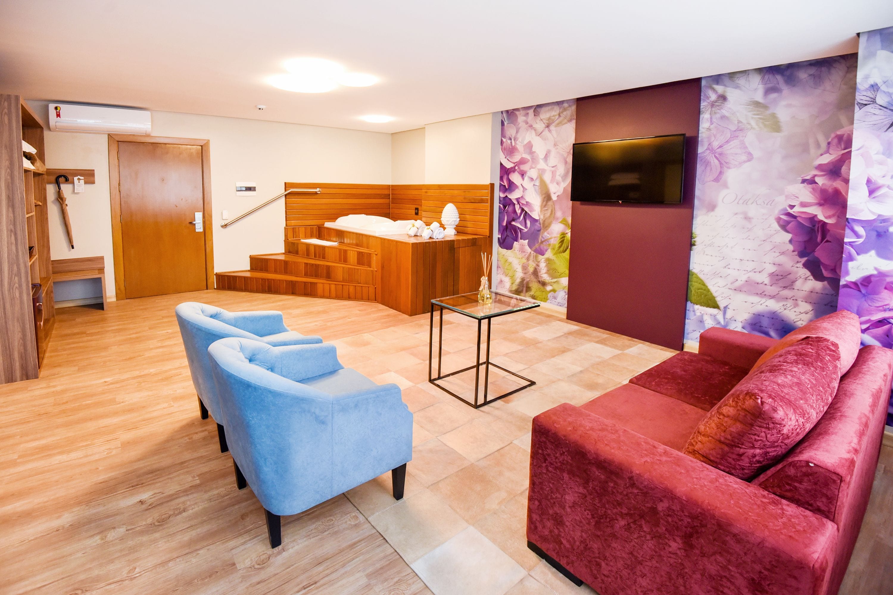 grand suite | 1 bedroom, premium bedding, minibar, in-room safe