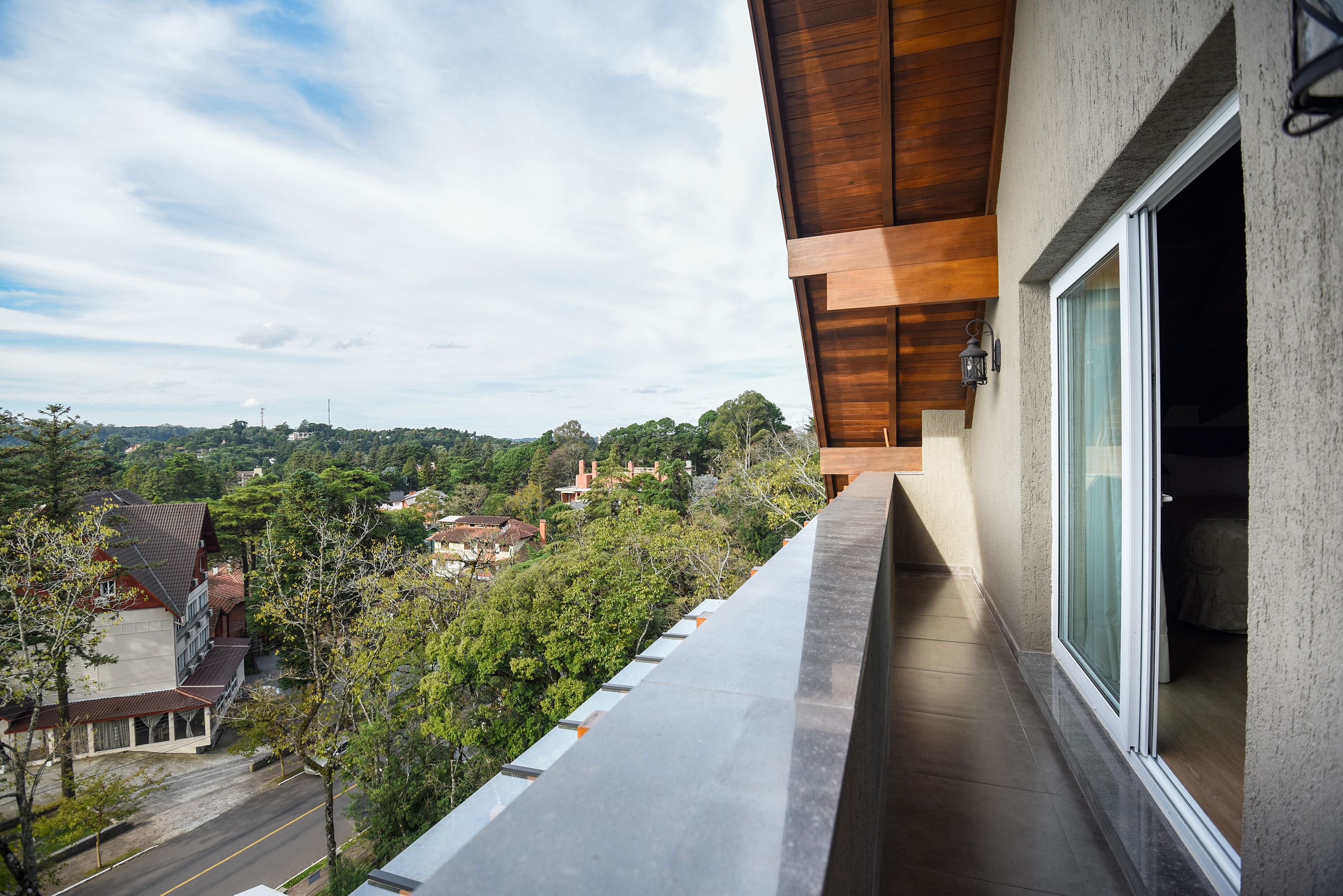 luxury suite, jetted tub | view from room