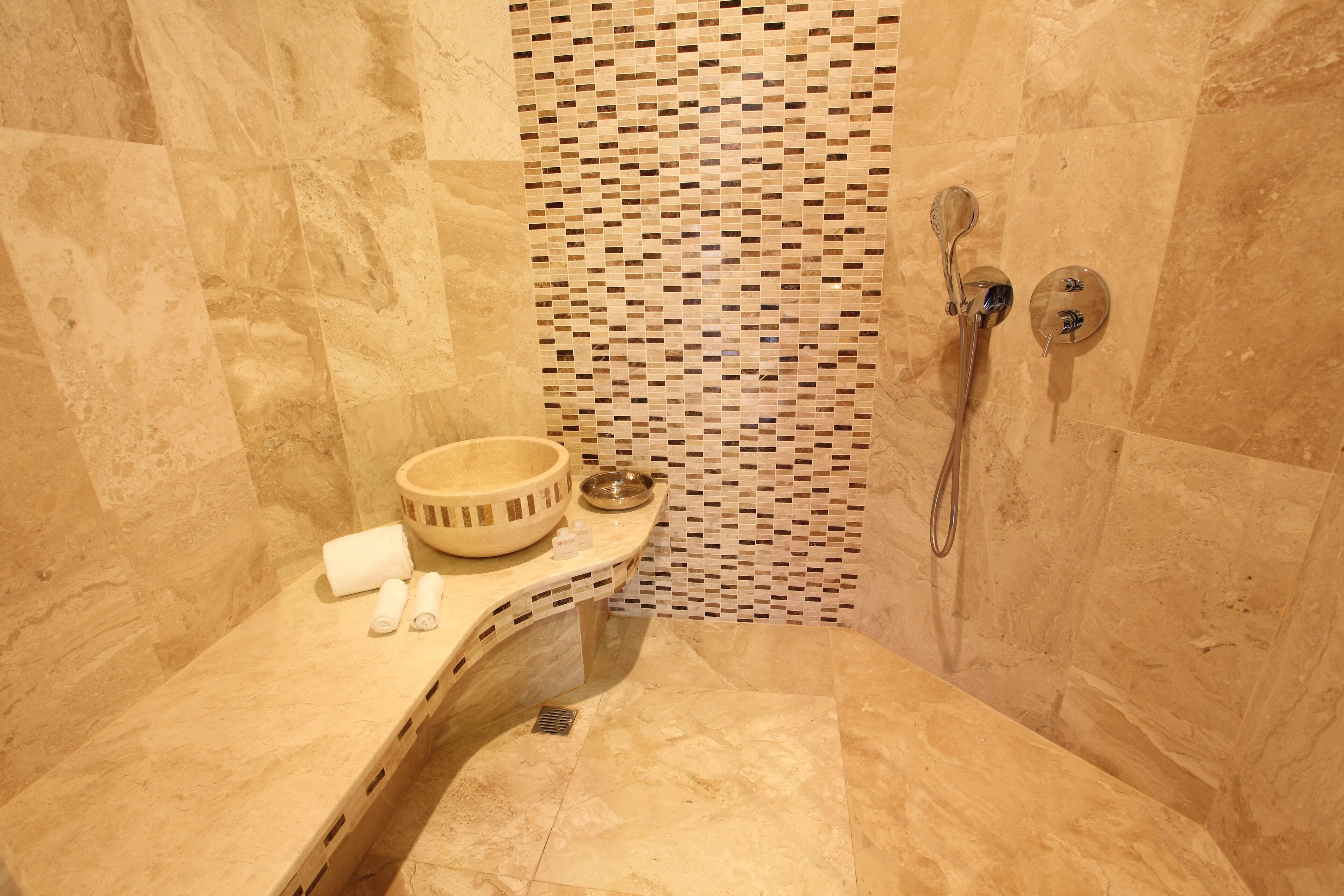 basic single room | bathroom | free toiletries, hair dryer, slippers, towels