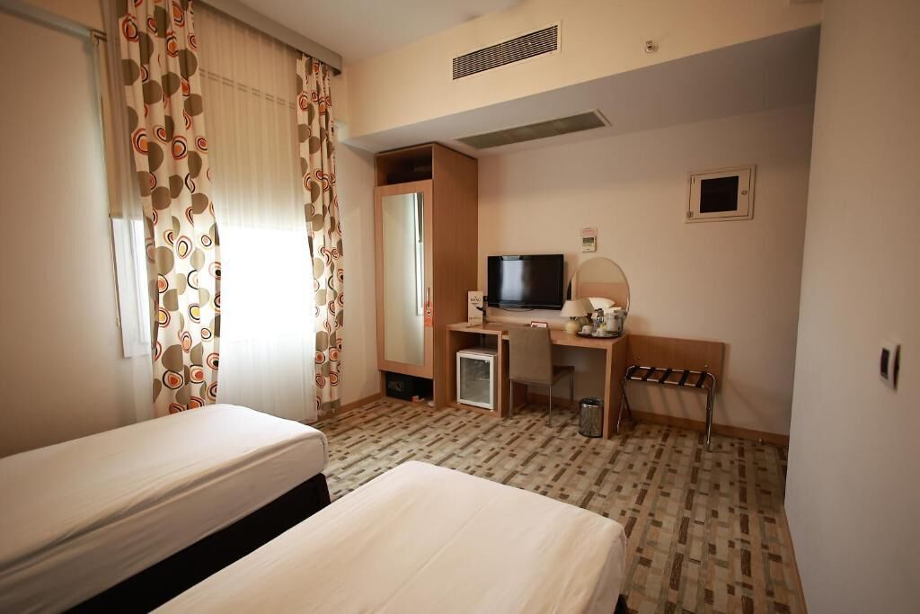 Chambre Confort avec lits jumeaux, 1 chambre, vue montagne | Minibar, coffres-forts dans les chambres, bureau