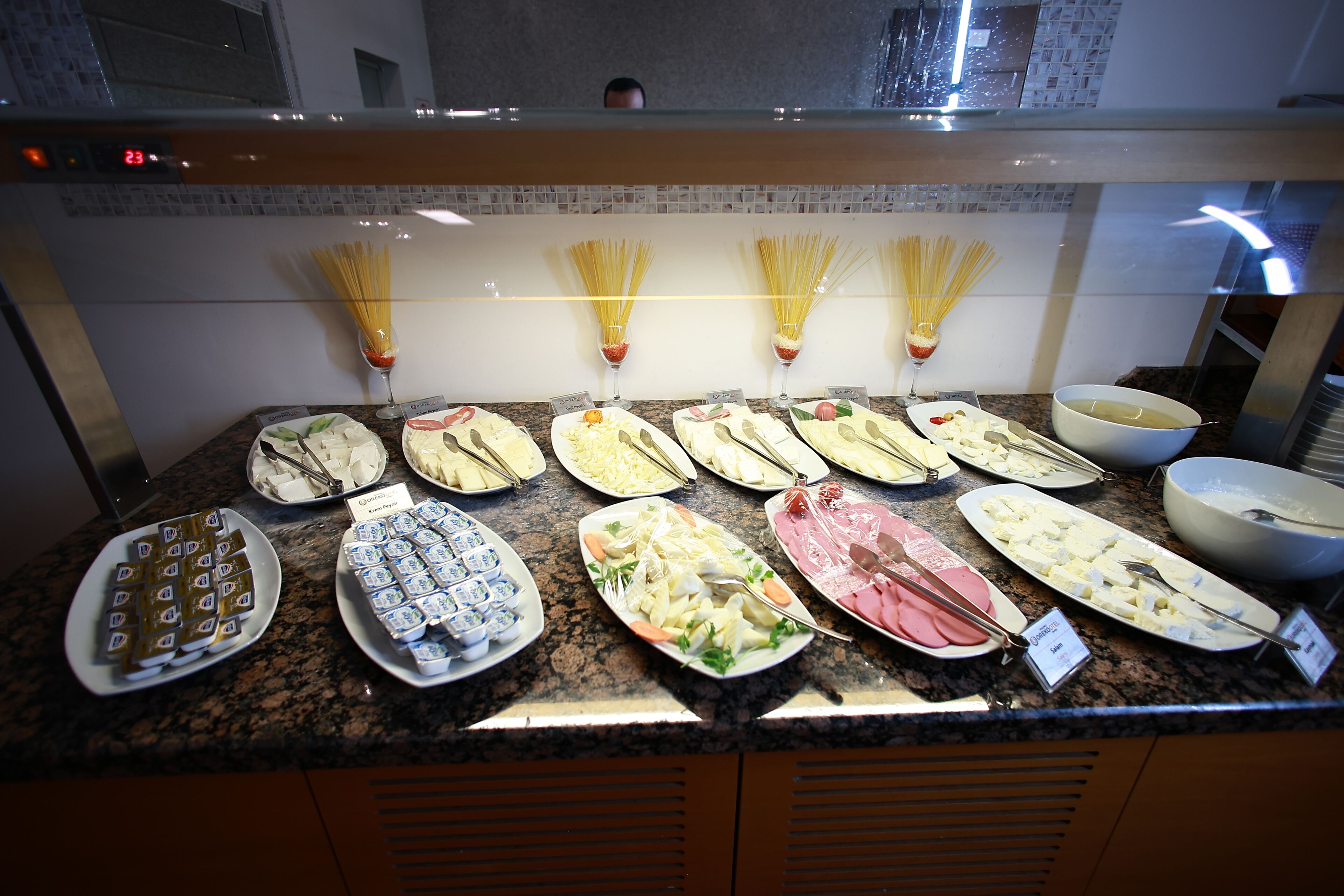 朝食 (ビュッフェ)、毎日提供 (無料)