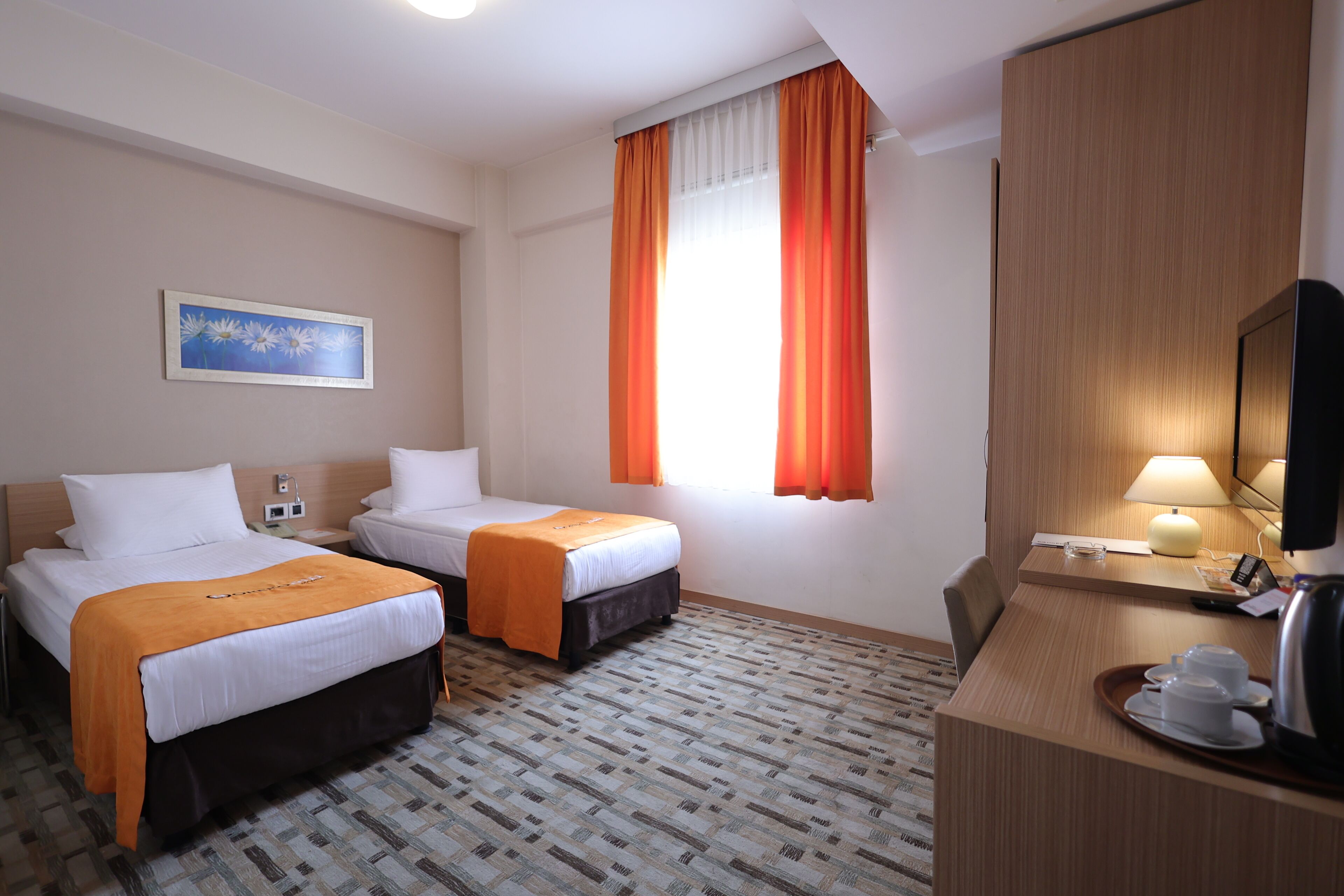 Comfort Twin Room, 1 Bedroom, Mountain View | Minibar, in-room safe, desk, laptop workspace