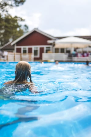 Piscine extérieure (ouverte en saison)