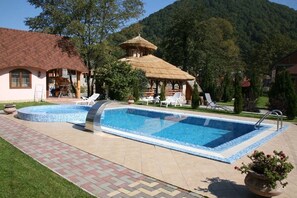 Seasonal outdoor pool - Chervona Ruta (Shaian)