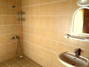 Standard Apartment, 2 Bedrooms, Garden View | Bathroom | Shower, towels - Kadir's Garden Adrasan (Kumluca)