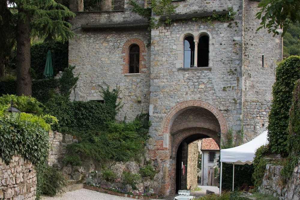 Castrum di Serravalle