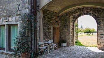 Suite, Garden Area