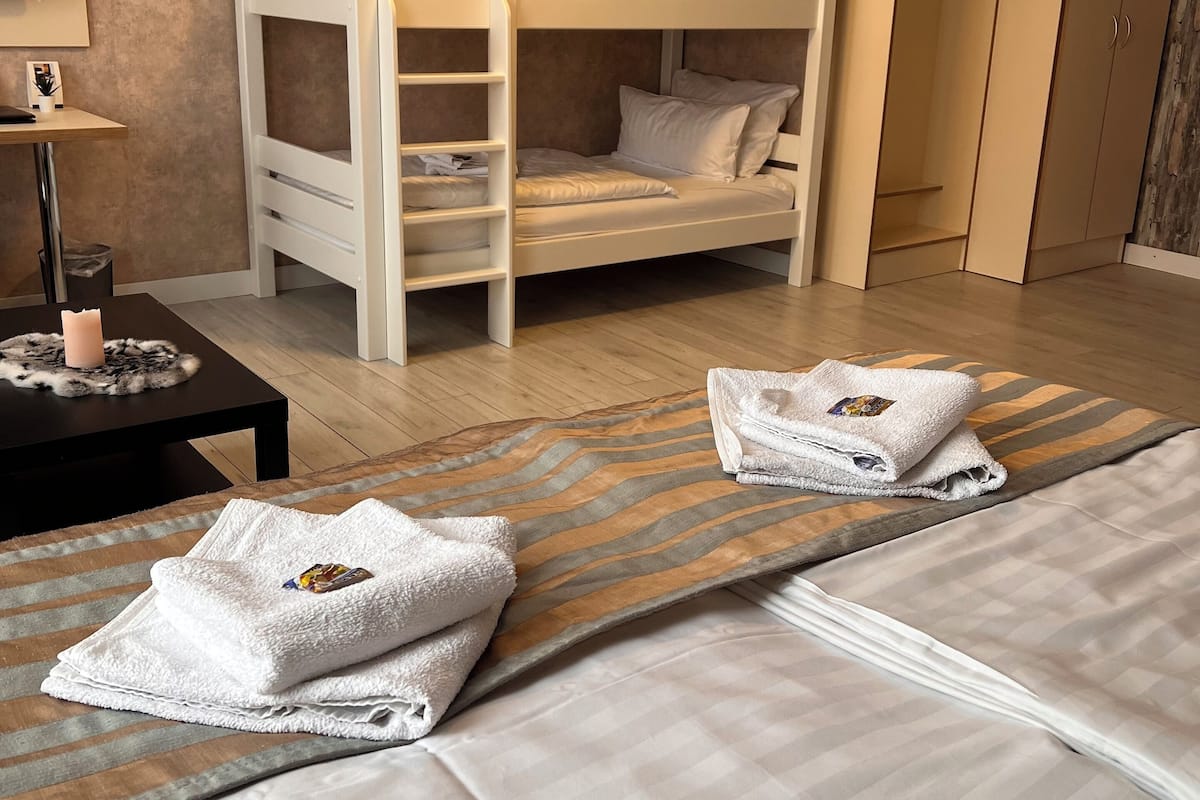 Familienzimmer | 2 Schlafzimmer, hochwertige Bettwaren, Minibar, Schreibtisch