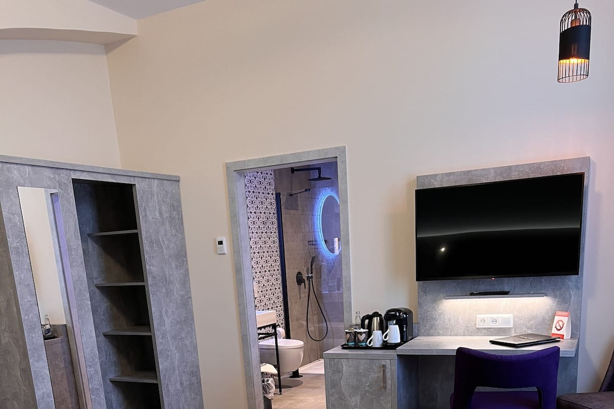 Basic-Doppel- oder -Zweibettzimmer | 2 Schlafzimmer, hochwertige Bettwaren, Minibar, Schreibtisch