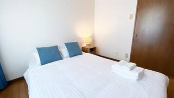 Apartment, 1 Bedroom ( 302 ) | Desk, iron/ironing board, free WiFi, bed sheets