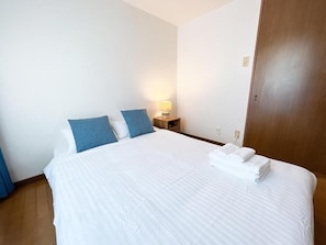 Apartment, 1 Bedroom ( 302 ) | Desk, iron/ironing board, free WiFi, bed sheets