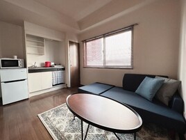 Apartment, 1 Bedroom (402) | Desk, iron/ironing board, free WiFi, bed sheets