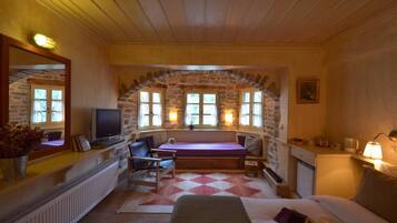 Habitación doble superior | Caja de seguridad en la habitación y escritorio