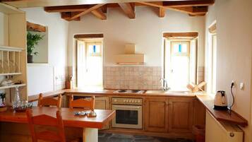 Studio | Private kitchen | Fridge, microwave, coffee/tea maker, electric kettle